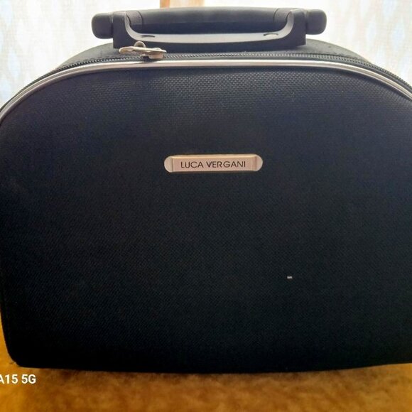 LUCA VERGANI MAKE UP TRAVEL HARDCASE BAG With Strap Black 12x8x7 Approximately - Picture 1 of 9